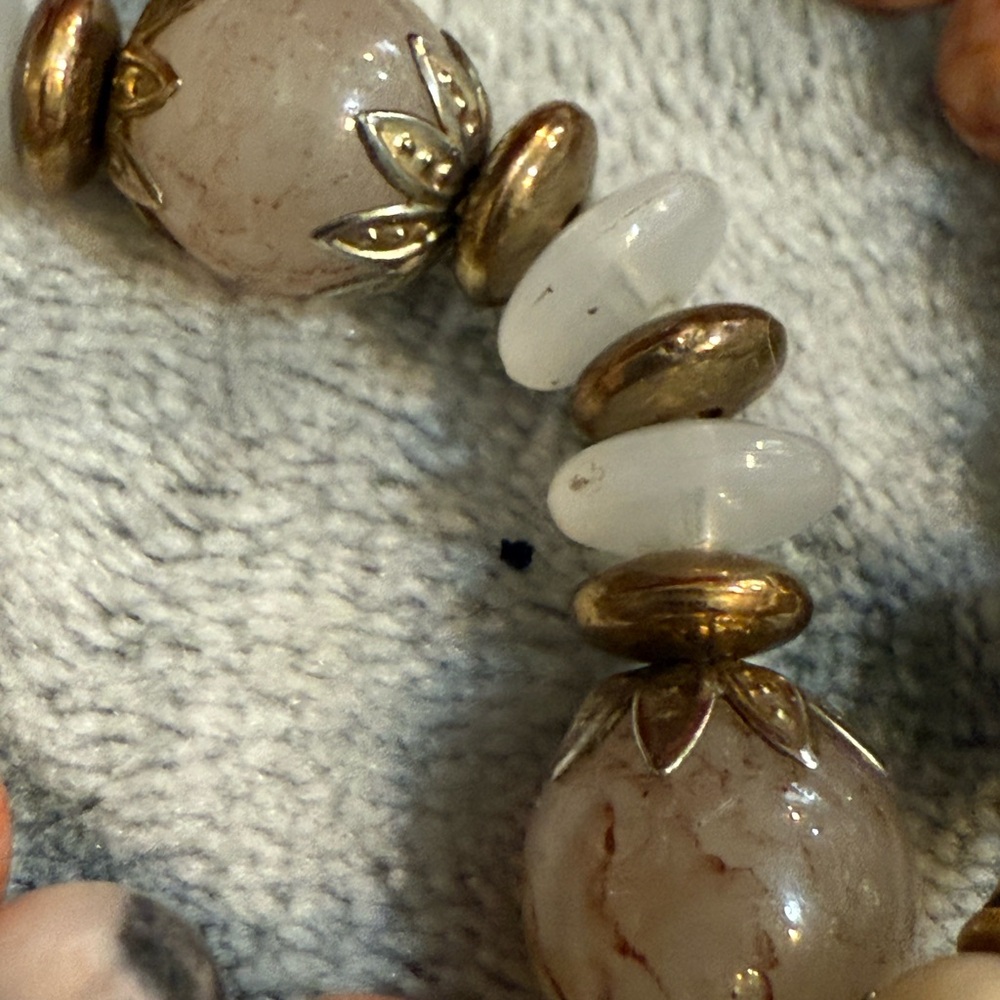 🌸 4 for $10 Beaded Bracelet Set in Gold and Cream - Picture 3 of 8